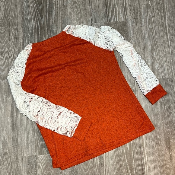 SHEIN top with lace sleeves - Picture 4 of 4